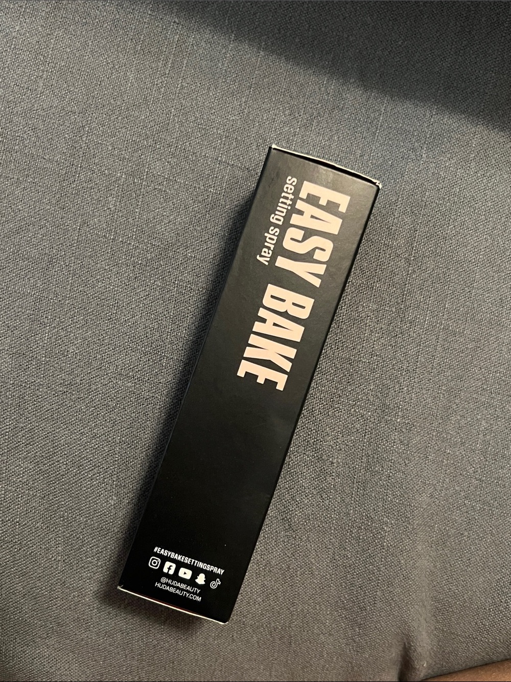 HUDA BEAUTY Easy Bake Setting Spray — Black Packaging